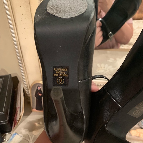 Black pumps - Picture 3 of 6